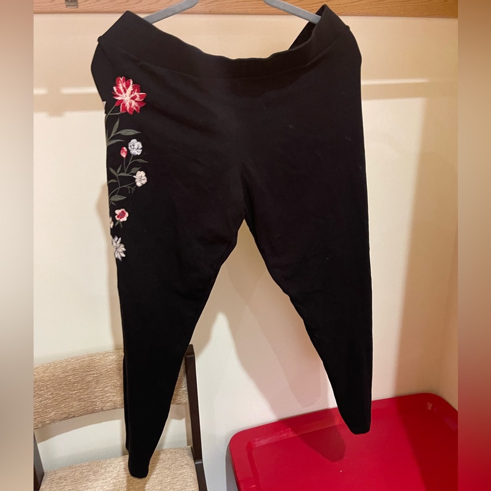 2 for $20 Torrid black floral side leggings